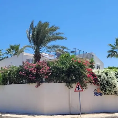 Neyla Four Bedroom Front Villa Coral Bay