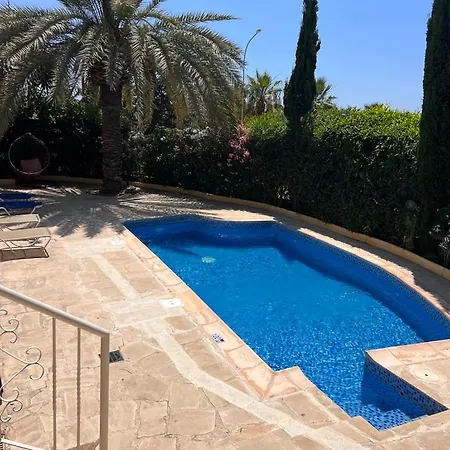 Neyla Four Bedroom Front Bahía de Coral