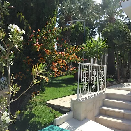Βίλα Neyla Four Bedroom Front *