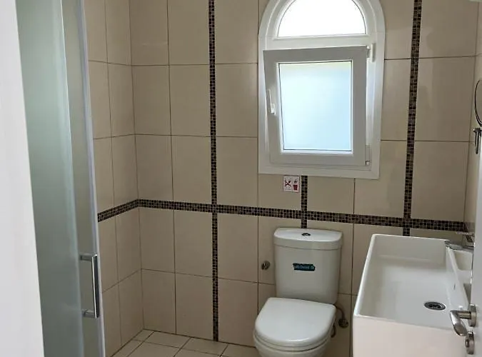 Neyla Four Bedroom Front Вилла Корал-Бэй