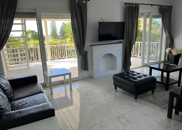 Neyla Four Bedroom Front Vila Coral Bay