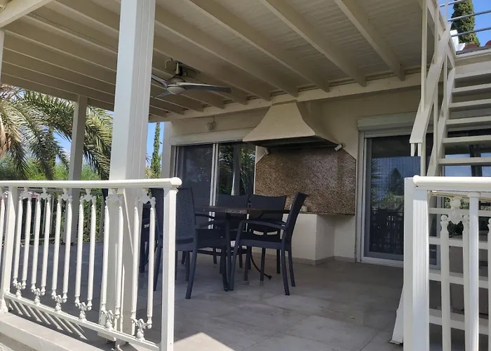 Neyla Four Bedroom Front Vila Coral Bay